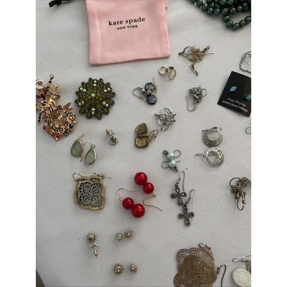 Mixed Lot Of Variety Jewelry. Necklaces, Pins, Earrings. All Earrings Have Pairs - Picture 12 of 15